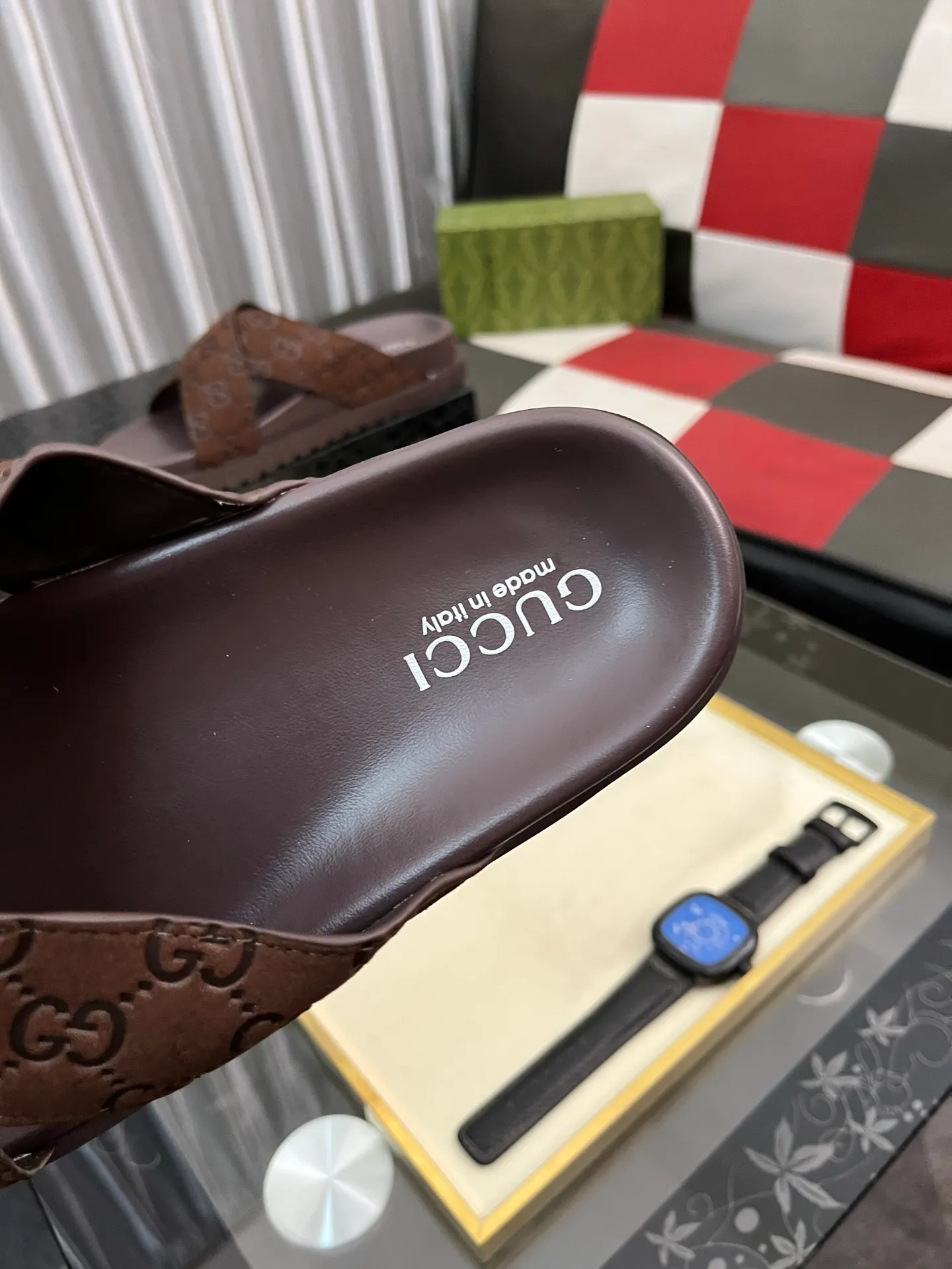 Men's shoes 💰320⌚️⌚️ (gucci-Gucci) New men's slippers, high-end boutique, made of cowhide, with exquisite embossed logo decoration on the upper, fine workmanship, super soft soles, casual, loose and comfortable, a must-have in summer! \nsize：38-44